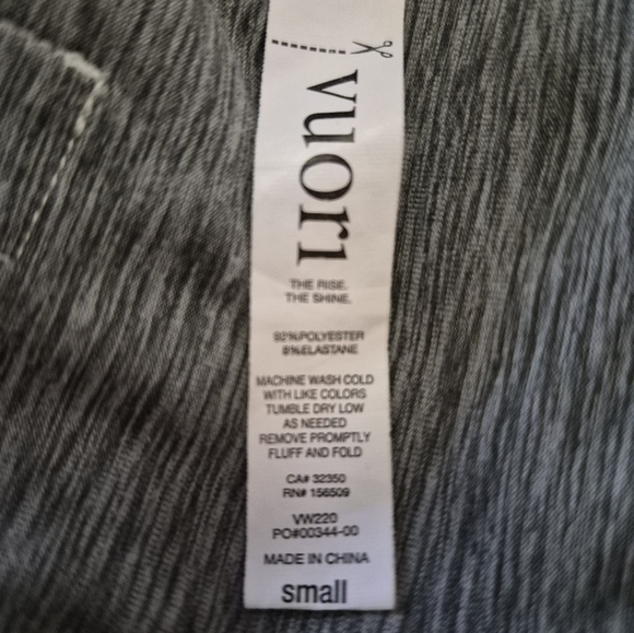 Vuori Crescent 1/4 Zip Cropped Pullover Gray - S - Picture 12 of 12